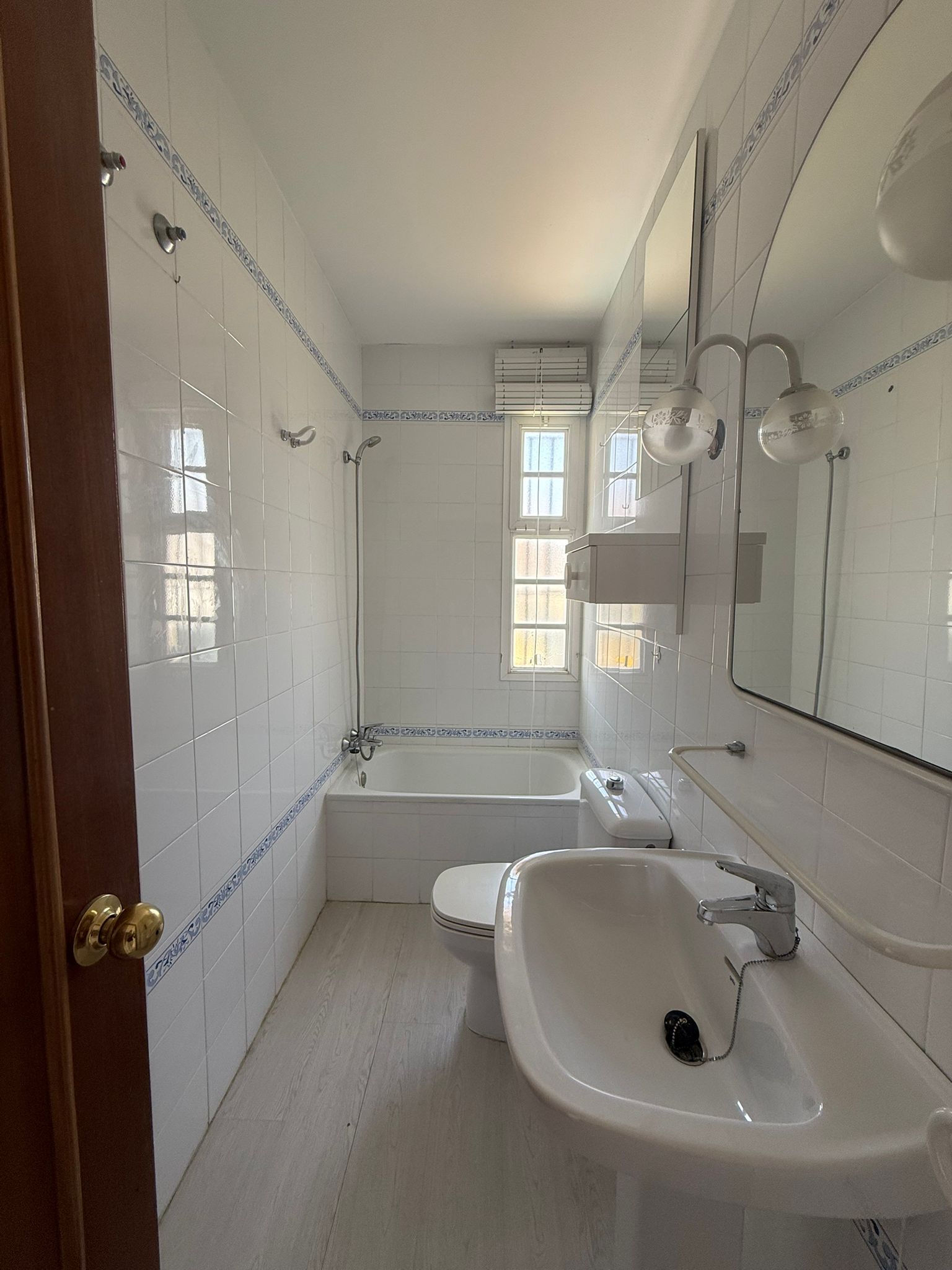 Baño completo con bañera chalet en venta Sanlúcar de Barrameda