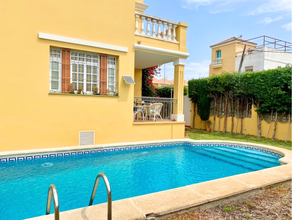 Chalet con piscina en venta en Sanlúcar de Barrameda · LS Living